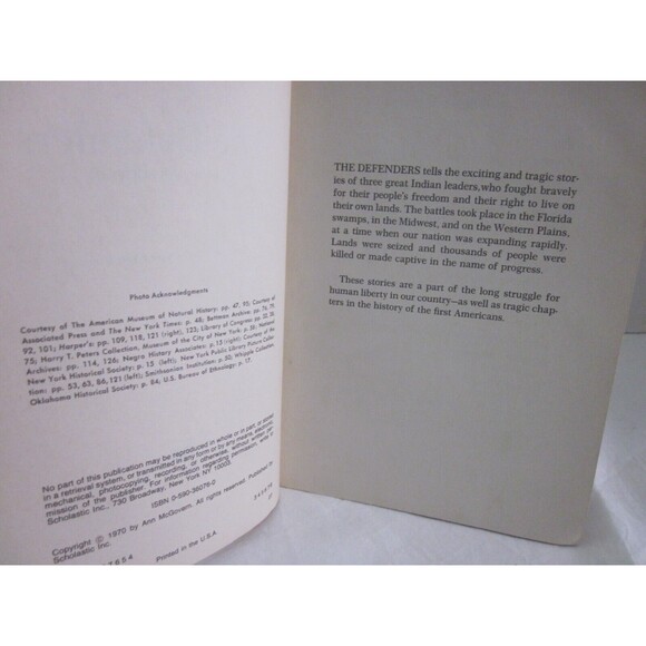 The Defenders by Ann McGovern  Scholastic Book Historical 1973 Paperback - Picture 2 of 3